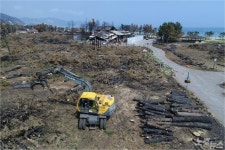 초토화된 망상오토캠핑장…산불 피해목 정비 주력