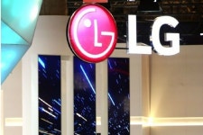 접을 수도 없는 LG의 스마트폰 딜레마