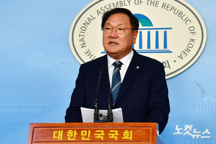 서 영교 vs. 김병기, 원내대표 출마 선언으로 민주당 내 경쟁 활기