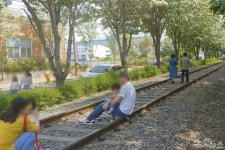 단속보다 개선을…셀카족 점령한 팔복동 철길