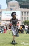 잔디밭 캣워킹