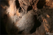 울진 성류굴서 신라 진흥왕 행차 명문 발견