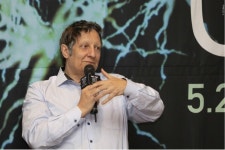 연극은 사람들과 소통 넘어 교감 형성해야