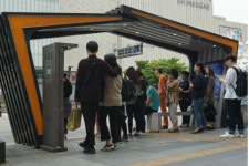 코리아텍, 산뜻한 승강장 디자인해 눈길