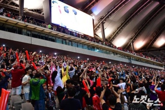 FIFA U-20 월드컵 결승전, 이강인 첫골에 환호하는 응원단