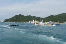 부산 앞바다에서 레저용 보트 전복…2명 무사 구조