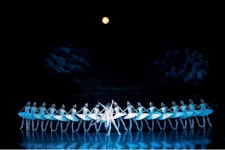 발레의 성지 매혹시킨 유니버설발레단의 백조의 호수