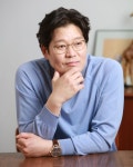 '잘 변하기'와 '변하지 않기', 그 사이의 유재명