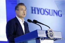 文, 10개월만의 전북 방문…효성·하림 등 지역 투자기업 격려(종합)