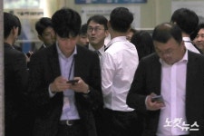 서울중앙지검 방문한 정 교수 변호인