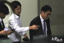 서울중앙지검 들어서는 정 교수 변호인