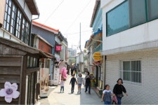 포항 구룡포 일본인 가옥거리…관광객 발길 이어지며 활기