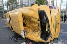 서울 방이동서 고등학교 통학버스 전복…학생 1명 사망(종합)