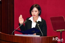 선서하는 더불어민주당 정은혜 의원