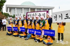 우리 한돈 캠페인, 돼지모자 쓴 문희상-이해찬-이재명