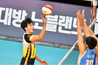 '송명근 21점' OK저축은행, 삼성화재에 진땀승…2연패 탈출