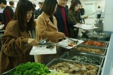 돼지고기를 먹어줘야 경남교육청 한돈시식회