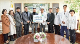 청주 아이웰어린이병원, 첨단암병원 건립 기금 5천만 원 전달