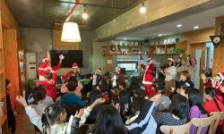 광주 빛고을노인건강타운 회원들, 사회공헌캠프단 구성해 봉사활동