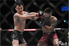 아! 최두호…2년 만의 UFC 복귀전서 KO패