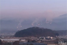 강원도 춘천 신북읍 발산리 산불 이틀째 진화 재개