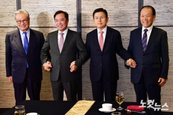 한국당 당 대표 및 전직 비대위원장 오찬 간담회, 손잡은 인명진-김병준-황교안-황우여