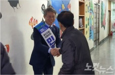 민형배 예비후보, 더불어락 노인복지관 방문
