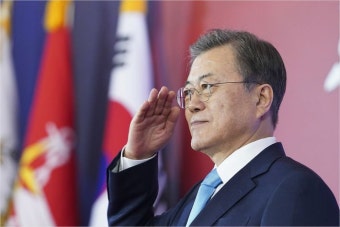 문 대통령, 삼정검 수여식서 