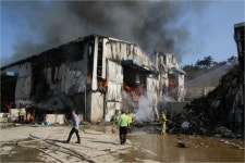 경주 폐기물처리업체 불…7시간째 진화작업