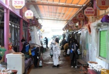 강동구청, 명일시장 방역작업