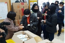 마스크 대란…우체국서 판매했지만 삽시간에 동나