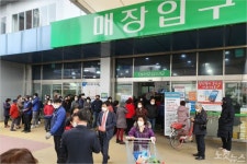 공적 마스크 1분 만에 동나…허탕친 시민들 항의하기도