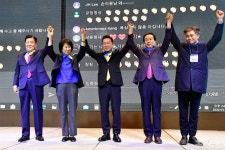 정봉주 주도 열린민주당 공식 출범…이근식 대표 추대