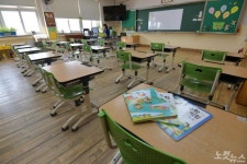 [속보]개학 준비, 학교만의 문제 아냐…획일적 방법 제안은 어려워