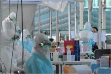 "이 시국에 강남 룸싸롱 감염, 방문자 명단 빨리 내놔야"