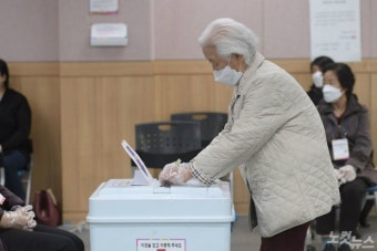 오후 1시 현재 투표율 50% 육박…지난 총선보다 12%p 높아