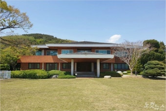 오거돈 부산시장 이틀째 행적 묘연…관사엔 적막감만