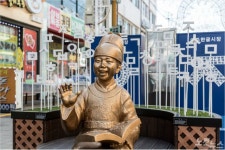 투박한 길모퉁이에서 마주하는 정겨운 풍경들