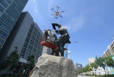 송파구, 4차 산업 기술을 도입한 조형물 세척