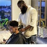 농담이지?…산초, 마스크 없이 머리 손질 받아 벌금