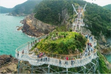 부산 송도용궁구름다리 개장 첫 주말 2만8천명 몰려