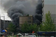 청주 빌라 주차장서 불…30대 여성 화상