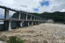 춘천 의암댐에서 선박 3척 전복, 5명 실종, 1명 사망, 1명 구조