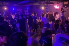 코로나19 확산 속…강릉 게스트하우스는 매일 술 파티