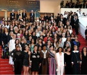 태양의 소녀들과 여성 영화인, 세상의 편견에 맞서다