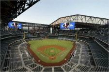 코로나19 위험에도…MLB 사무국, PS 관중 입장 추진