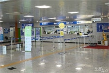 추석 귀성 행렬 시작됐지만 코로나로 역도 터미널도 한산