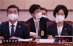 추미애 국감 증인 놓고 충돌…野 
