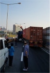 부산 좌천고가교서 트레일러 사고…한때 도로 통제