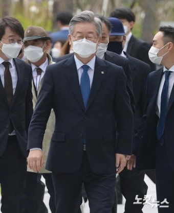 이재명 지사, 파기환송심 선고공판 출석